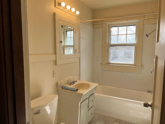 2nd image of 302 E Fairview Ave