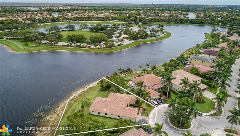 1st image of 932 Marina Dr