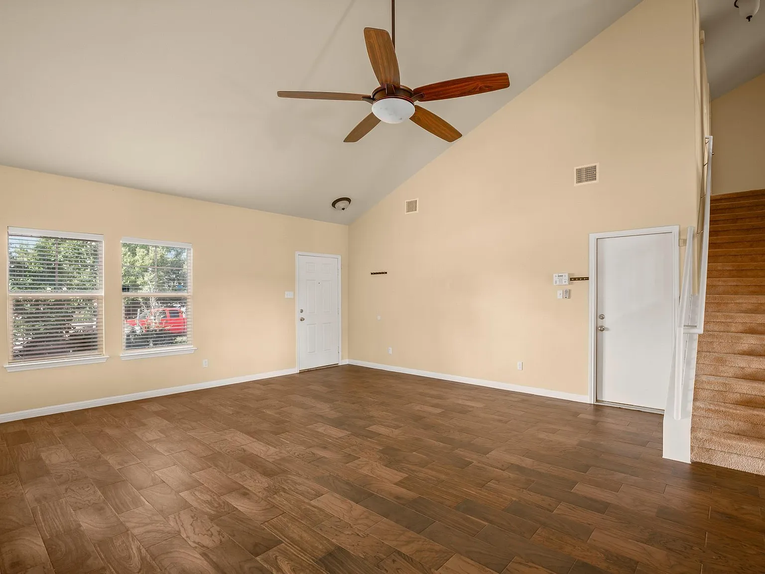 4 bed, 2.5 bath, 2095 sqft, $2,150 — Photo 4