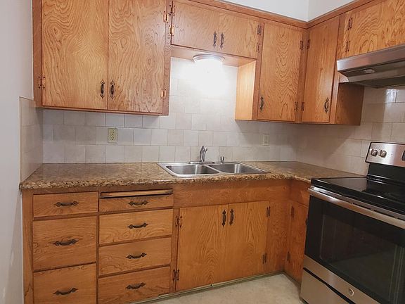 3rd image of 1170 Park Blvd