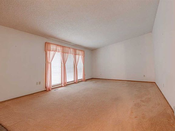 5th image of 714 E Glencrest Dr