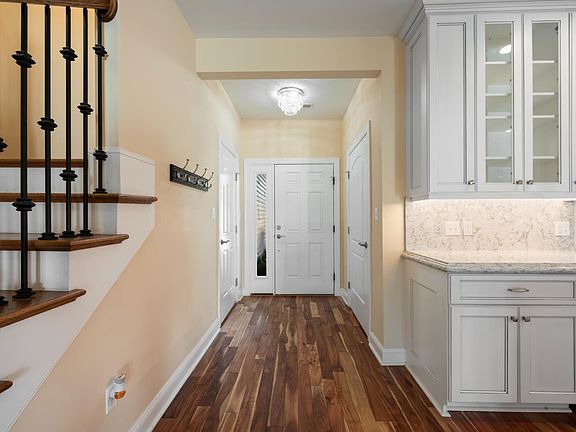 4th image of 1106 Grandset Dr