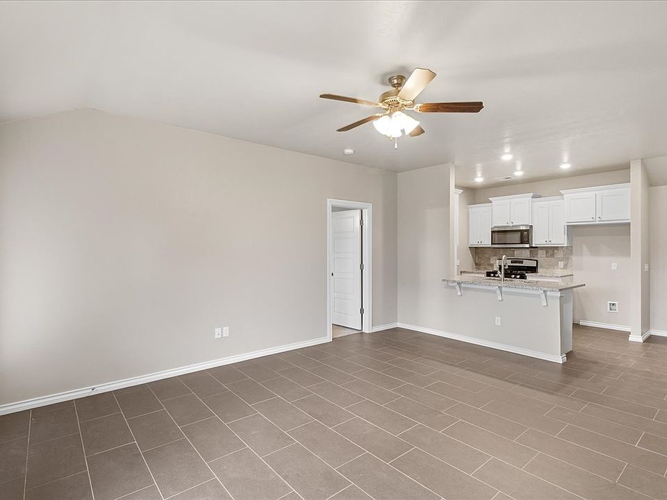 1st image of 410 Grove St