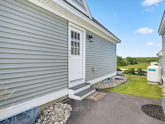 3rd image of 994 Portland Road #29