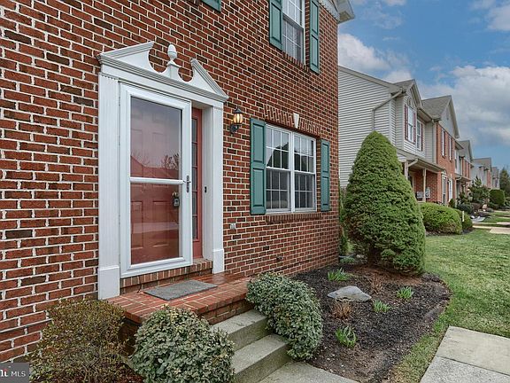 4th image of 174 Spruce Ct