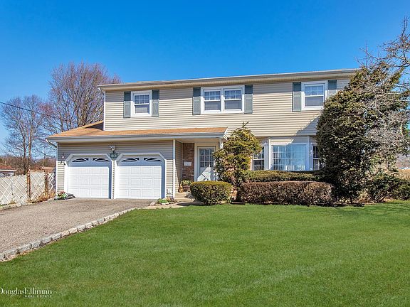 2nd image of 3 Charney Ln
