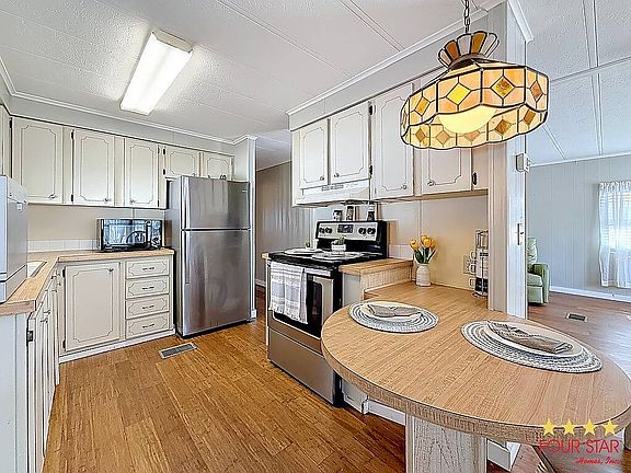 3rd image of 3390 Gandy Blvd N Lot 72