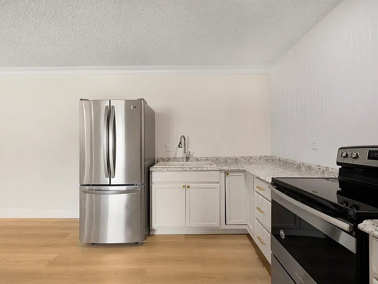 210 N 1st St #1 — Photo 7