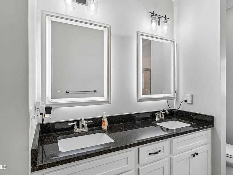 515 Villa Ln — Photo 24