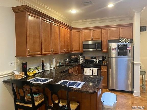 3rd image of 17-2A Green St #2A