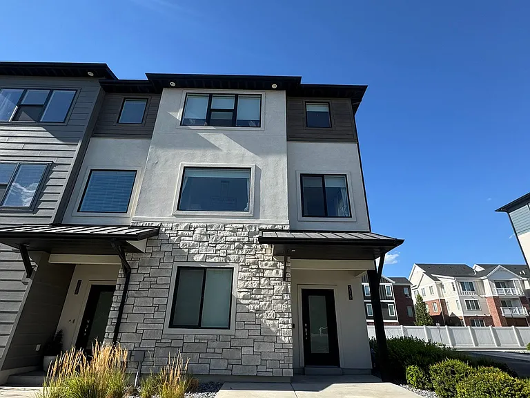 776 W Bronze Leaf Rd — Photo 2