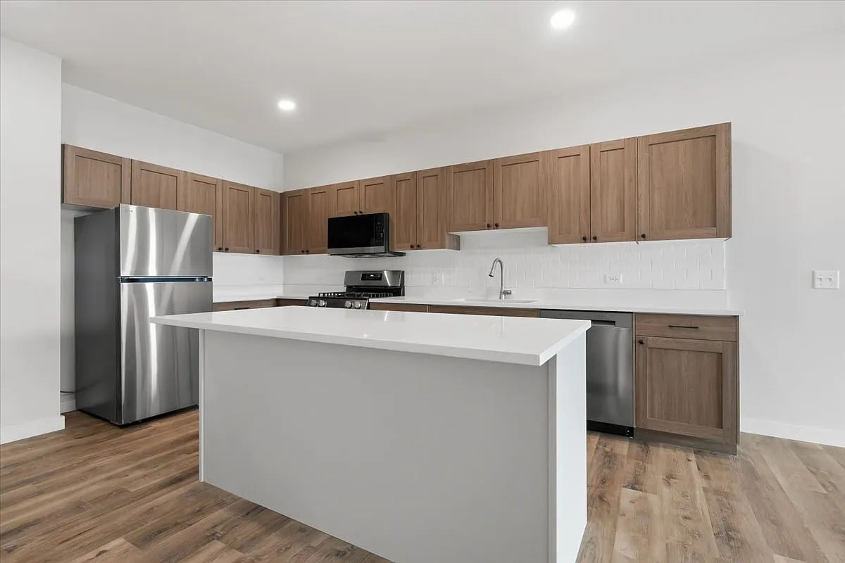2 bed, 1185 sqft, $3,100 — Photo 3