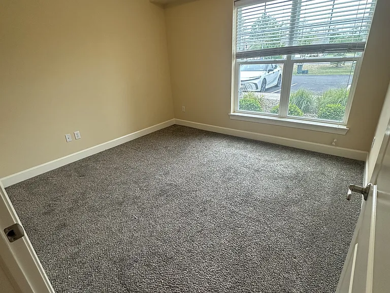 Dockside Village Apartments — Photo 42