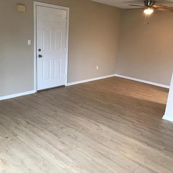4811 Ravens Crest Dr — Photo 2