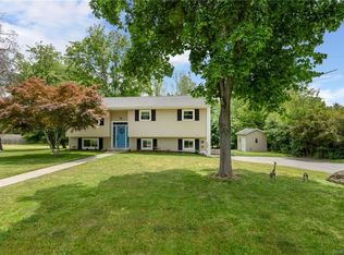 6 Abbey Rd, Hyde Park, NY 12538