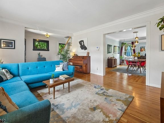 5th image of 424 Clark St