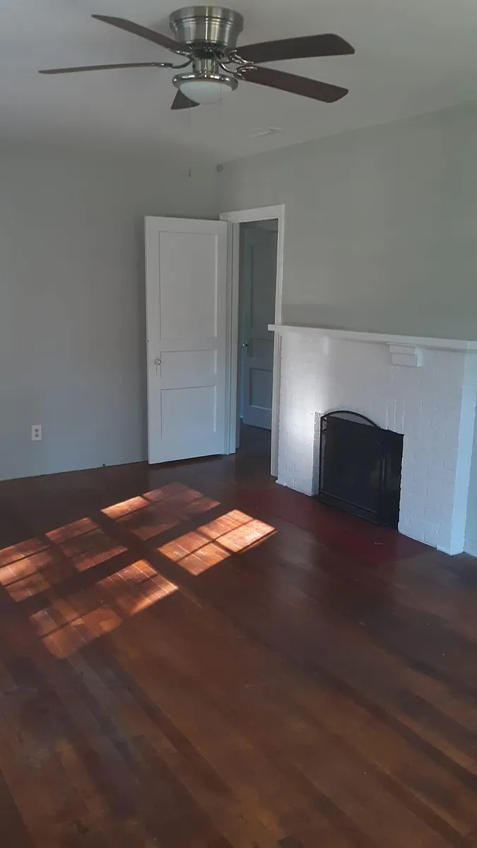 Building Photo - 1413 Iola Dr