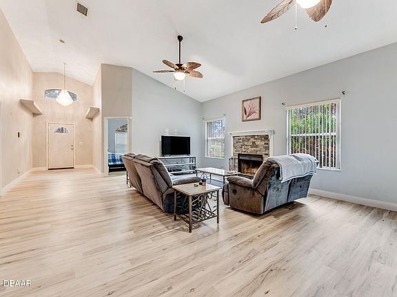 4th image of 804 Golf Ave