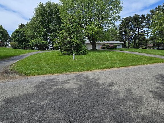 3rd image of 106 Sharon Heights Rd SW