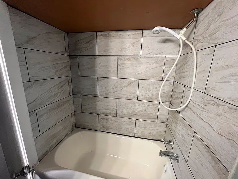 512 E Sherman St #3 — Photo 6