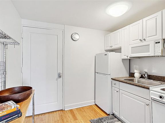 2nd image of 1205 Saint Charles Ave APT 615