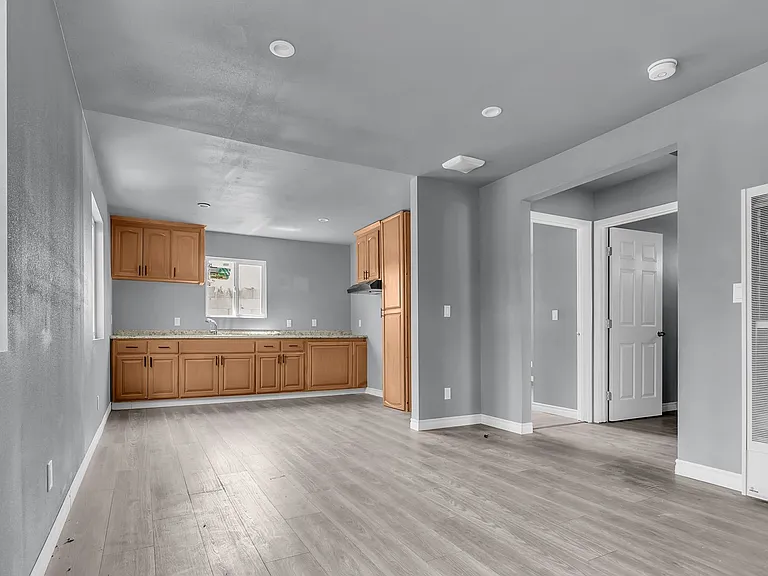 1517 E L St — Photo 4