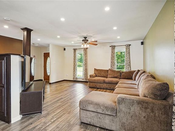 3rd image of 215 Ormond Meadows Dr