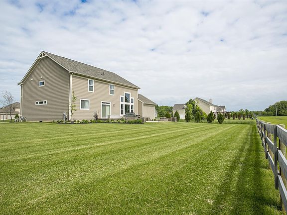 5th image of 2280 Maple Leaf Cir E