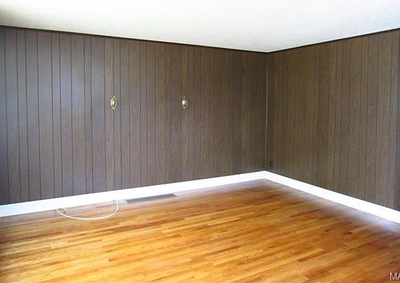 3rd image of 4643 Seibert Ave