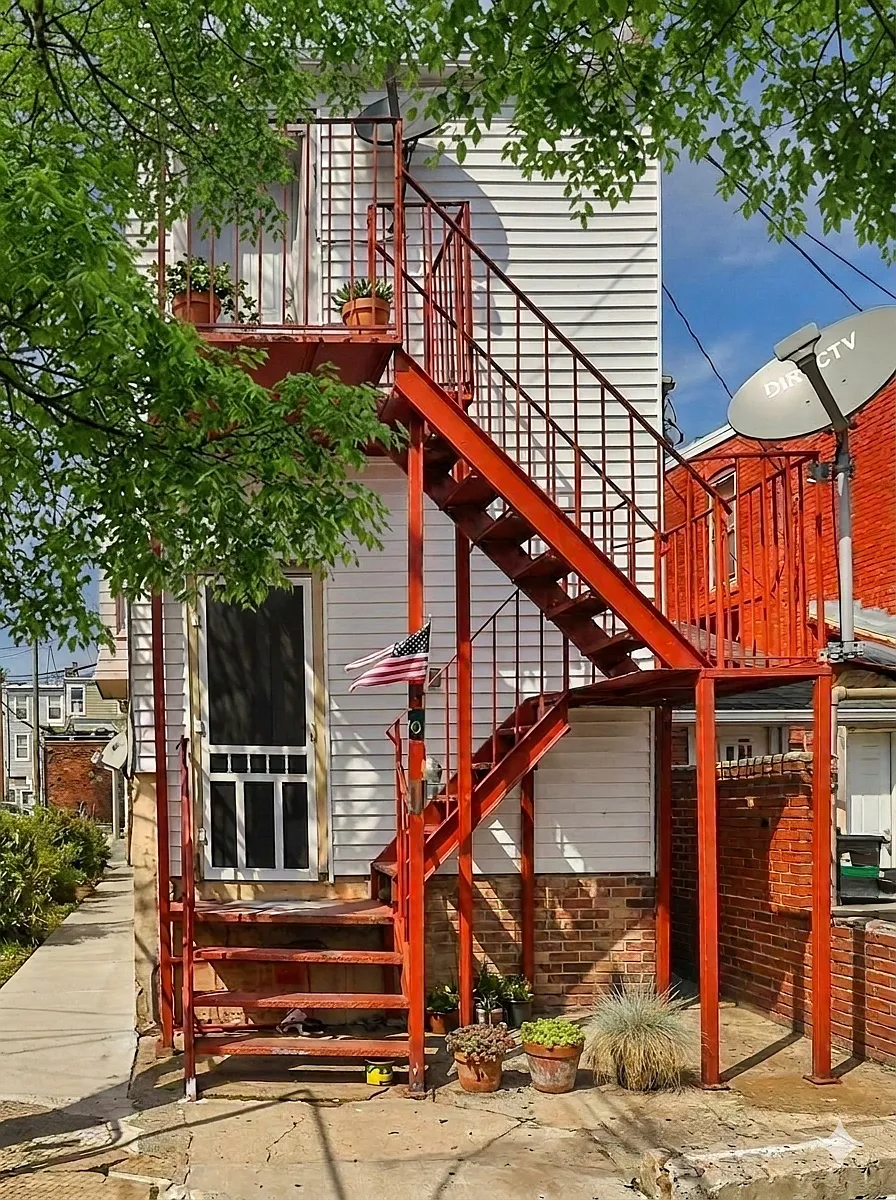 Building Photo - 1550 Warren St #2