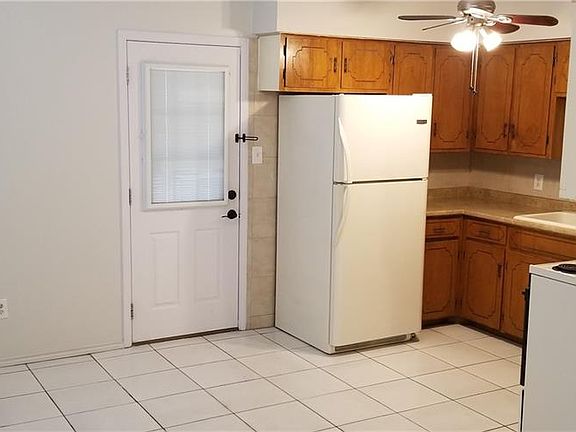 3rd image of 3404 Toronto Ave