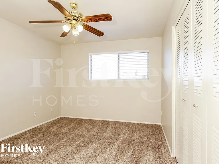 3301 W Mountain View Rd — Photo 14
