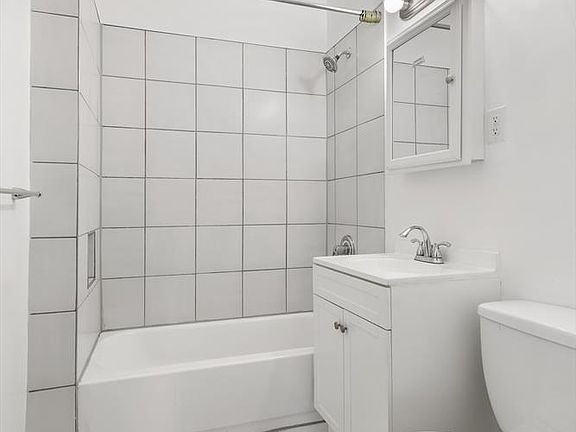 3rd image of 759 Putnam Ave APT 2R