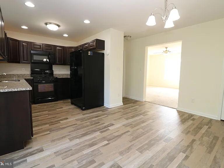120 Salerno Dr — Photo 6