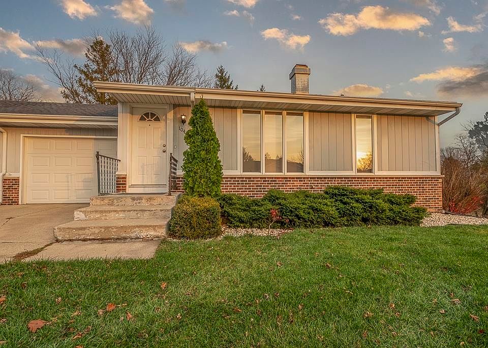 1st image of 1044 N Wuthering Hills Dr