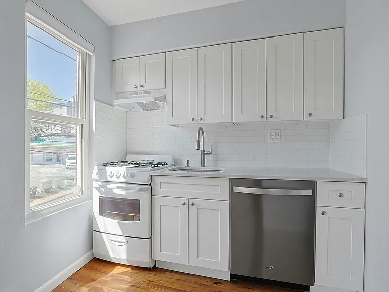 202 Main St #2E — Photo 12