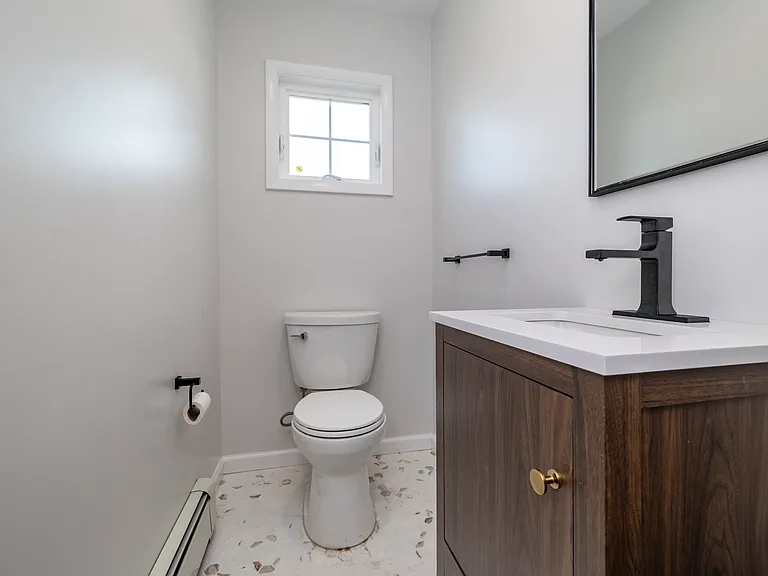 580 E Pine St — Photo 22
