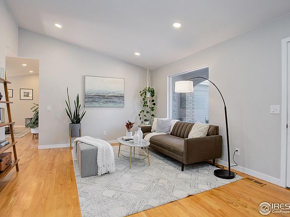 3rd image of 672 W Aspen Way