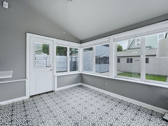 3rd image of 107 Palisade Ave