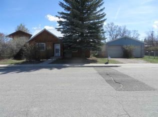 651 Sweetwater St, Lander, WY 82520