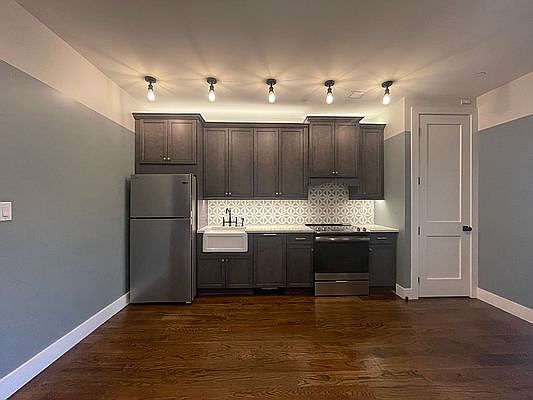 4th image of 91 Metropolitan Ave #606A