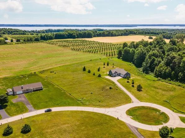 11189 E Meadow View Dr #11, Suttons Bay, MI 49682