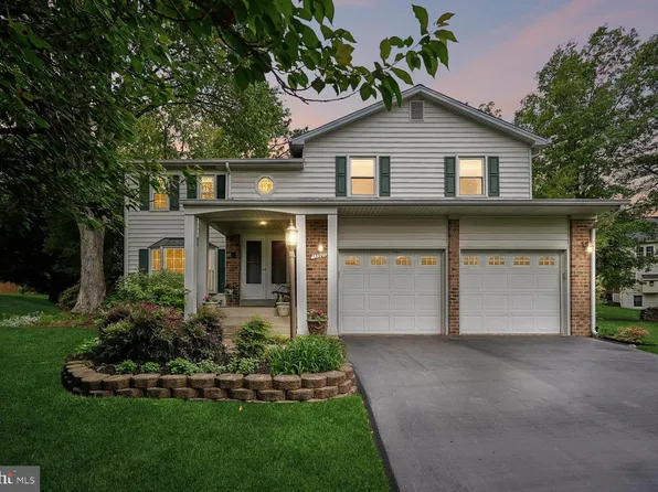 13907 Quietway Ct, Chantilly, VA 20151
