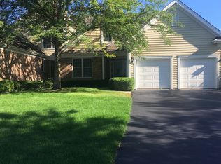 550 Stockbridge Ct, Lake Forest, IL 60045