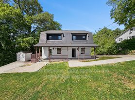 819 Asterwood Dr, Rossville, GA