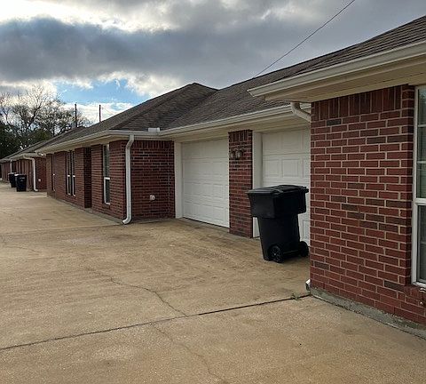 3rd image of 1004 Helena Ave