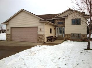 337 E River Cir, Sauk Centre, MN 56378