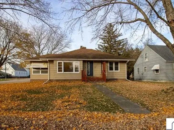 300 Pleasant St E, Amboy, MN 56010