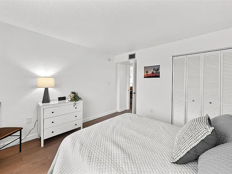 100 Waverly Way #403 — Photo 14
