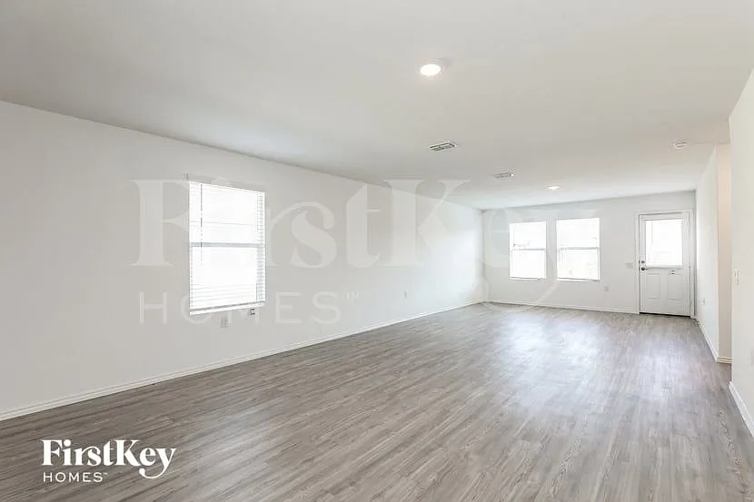 4 bed, 2.0 bath, 1627 sqft, $1,650 — Photo 3